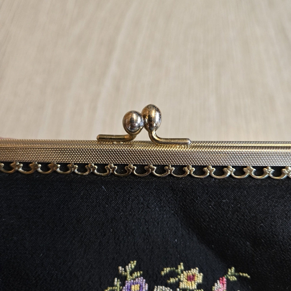 Vintage Black Floral Embroidered Clutch - Picture 4 of 5